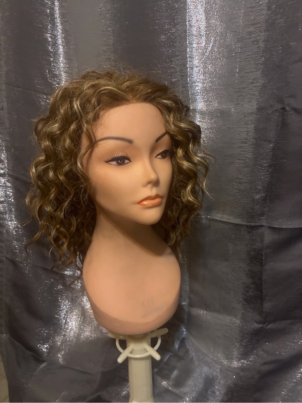 Stylish Short Wavy Human-Look Wig in Light Brown Highlights